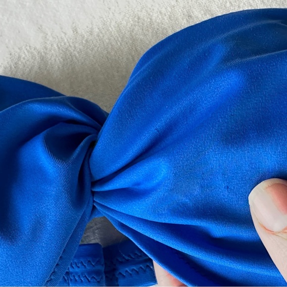 Victoria's Secret Blue Twist Front Bandeau Bikini Top Size Small - Picture 7 of 7